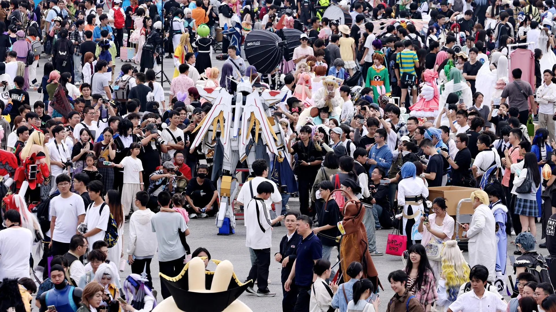 上海动漫嘉年华展会现场——困困兔本地动漫展览